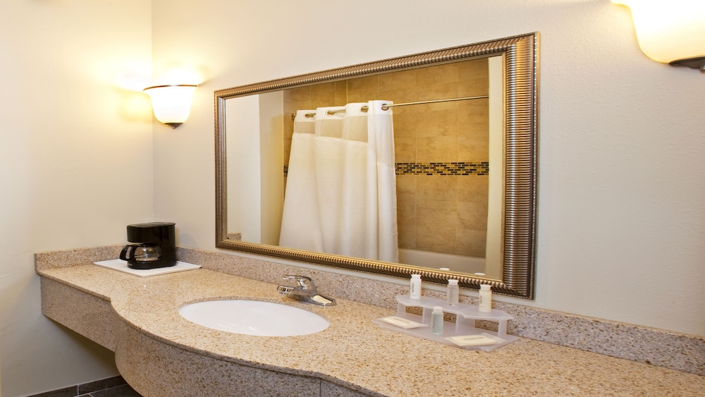 Holiday Inn Express Waterloo Cedar Falls by IHG - photo 15