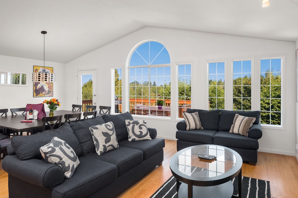 Seattle Vacation Home: The Big Top — 4-Star Luxury Hotel in Seattle, United States