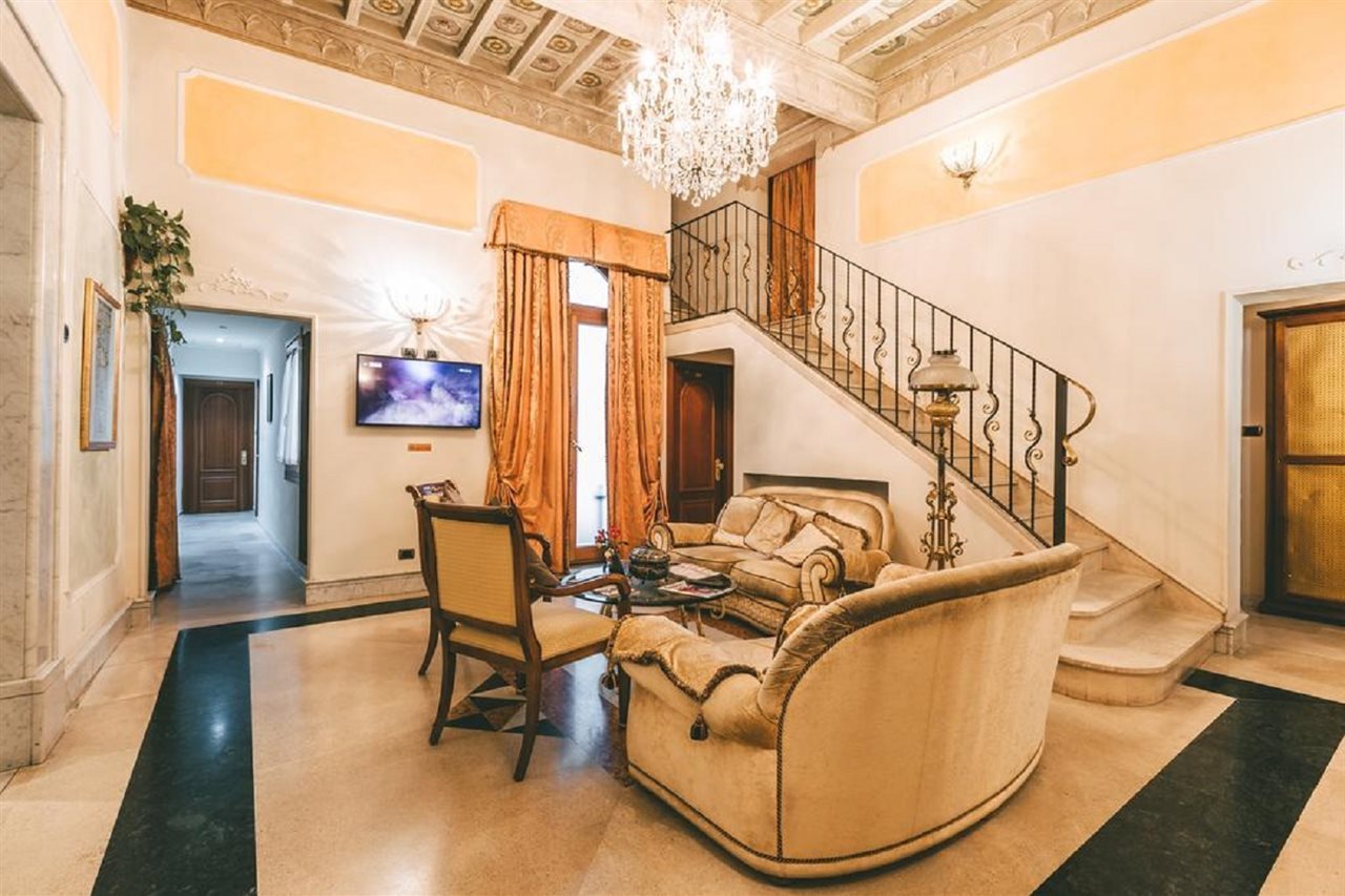 Hotel Domus Florentiae — 4-Star Luxury Hotel in Florence, Italy