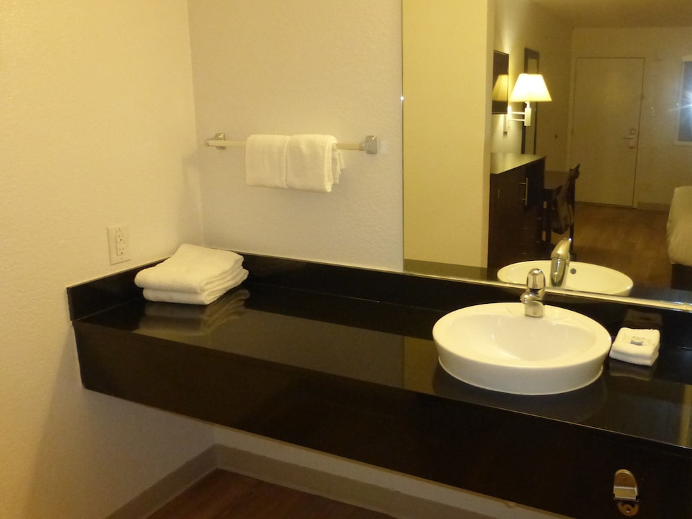Red Roof Inn Houston Jersey Village - photo 12