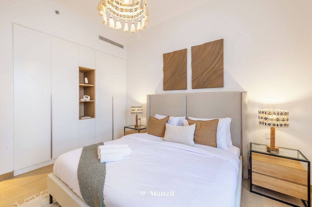 Manzil 1BR Near La Mer Beach Pool & Sea View — 4-Star Luxury Hotel in Dubai, United Arab Emirates