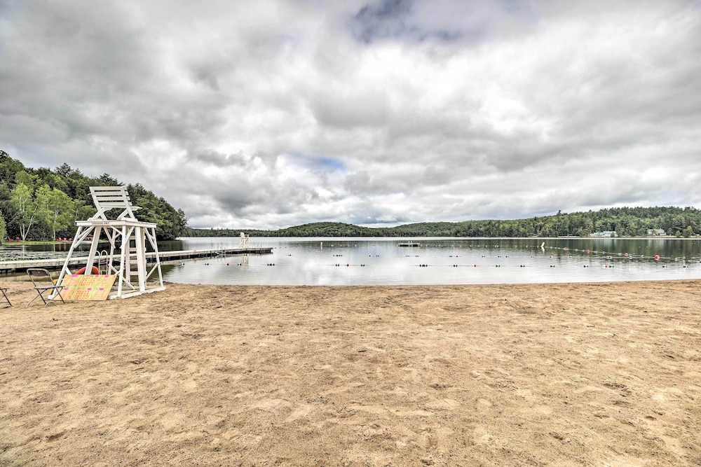 Pet Friendly Saranac Lake Retreat with Deck and Yard — hotel in Saranac Lake