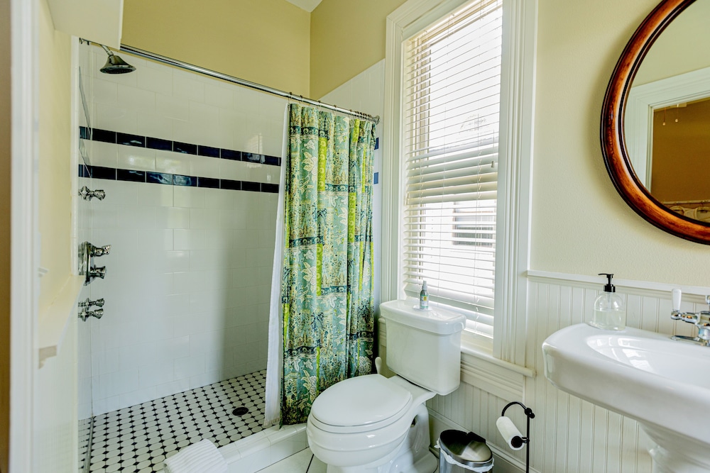 Camellia Rose Inn - photo 27