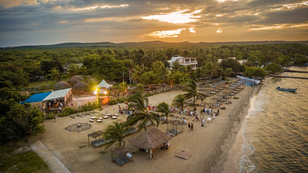 Hotel Fenix Beach Cartagena — 4-Star Luxury Hotel in Cartagena, Colombia