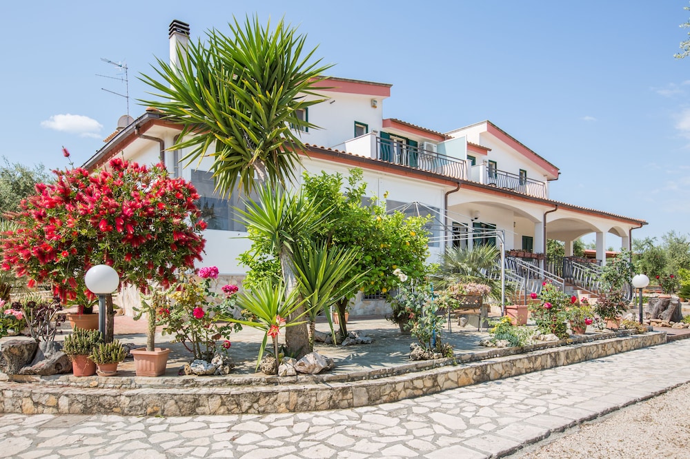 Villa Vesta — 4-Star Luxury Hotel in Vieste, Italy