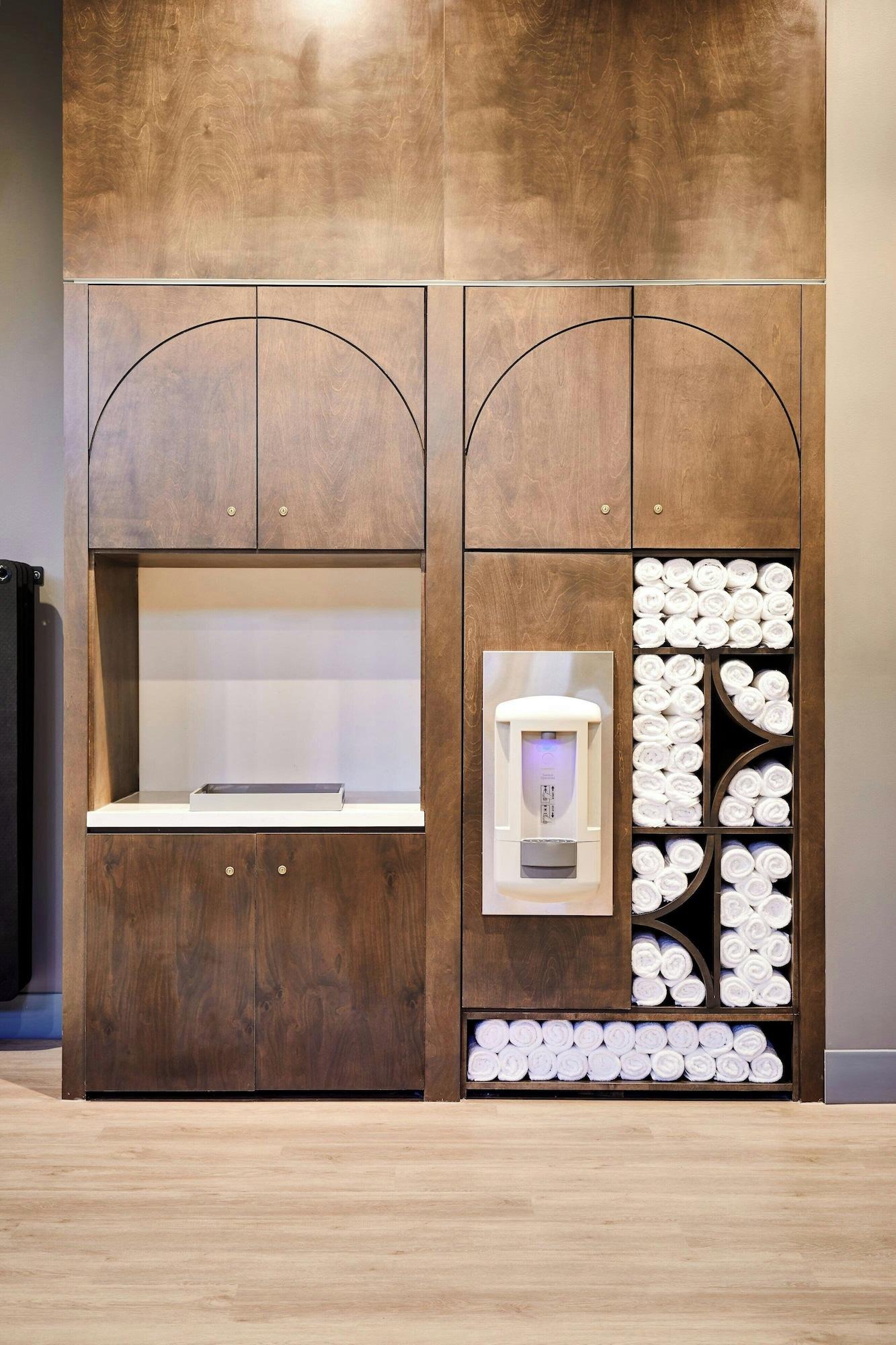 AC Hotel by Marriott Charlotte SouthPark - photo 4