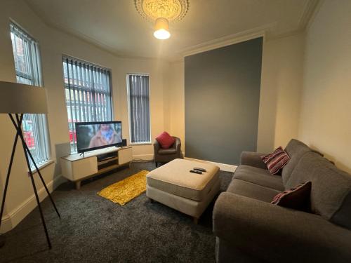 Stunning 4 bedroom 8 person 2 bathroom house — 4-Star Luxury Hotel in Kingston Upon Hull, United Kingdom
