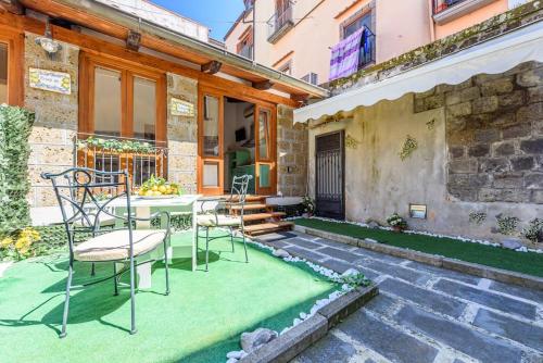 Sorrento Coast Villa with garden Il Glicine — 4-Star Luxury Hotel in Piano Di Sorrento, Italy