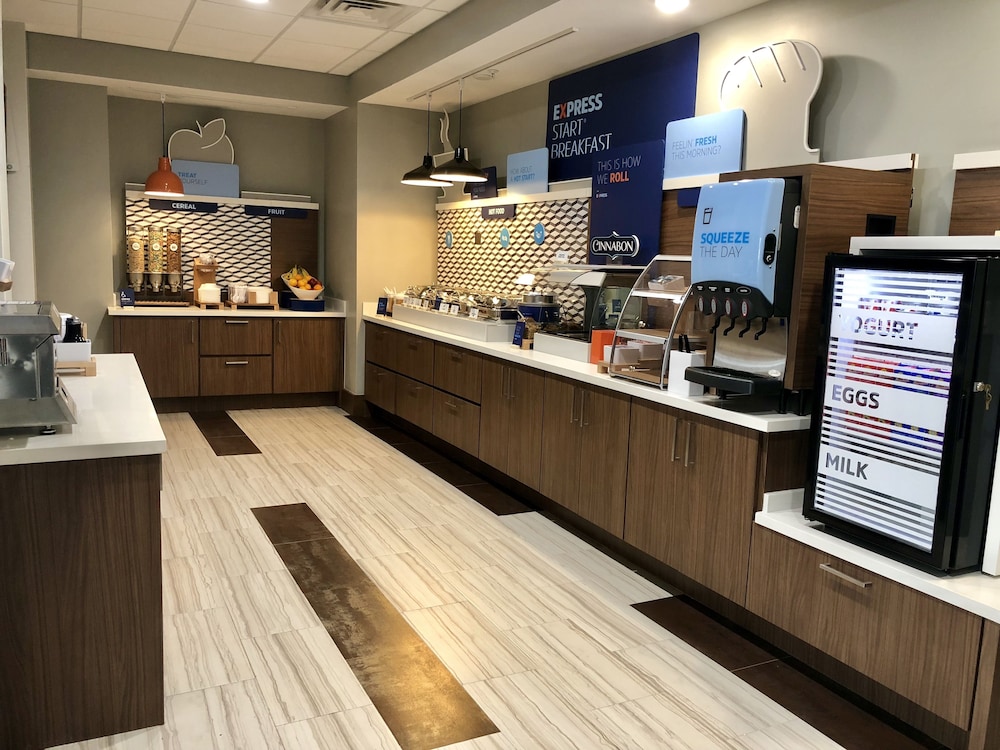Holiday Inn Express and Suites Houston Westchase Westheimer by IHG - photo 74