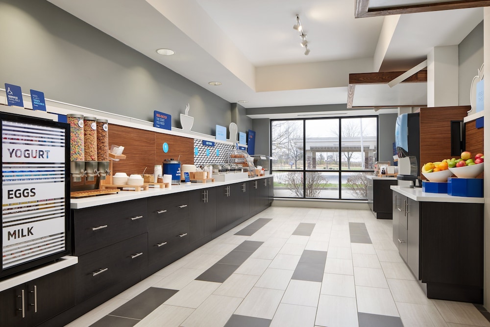 Holiday Inn Express & Suites Seymour by IHG - photo 23