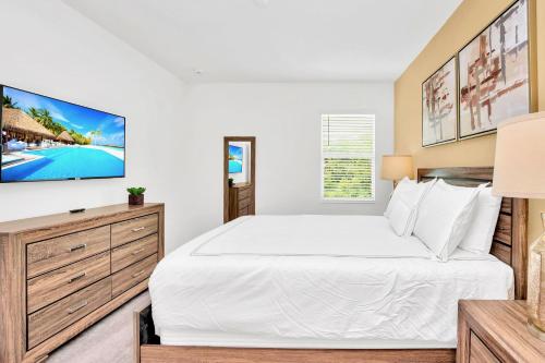 Upstay 9BR Disney Retreat w Pool BBQ & Hot Tub - photo 35