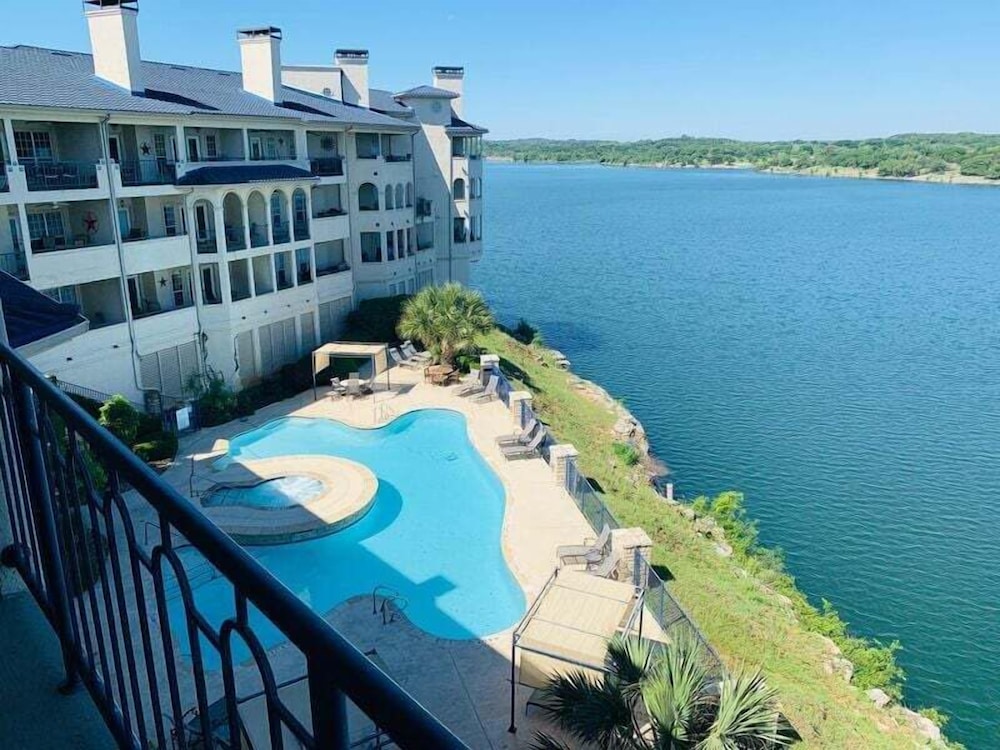 Hill Country Island Retreat — hotel in Leander