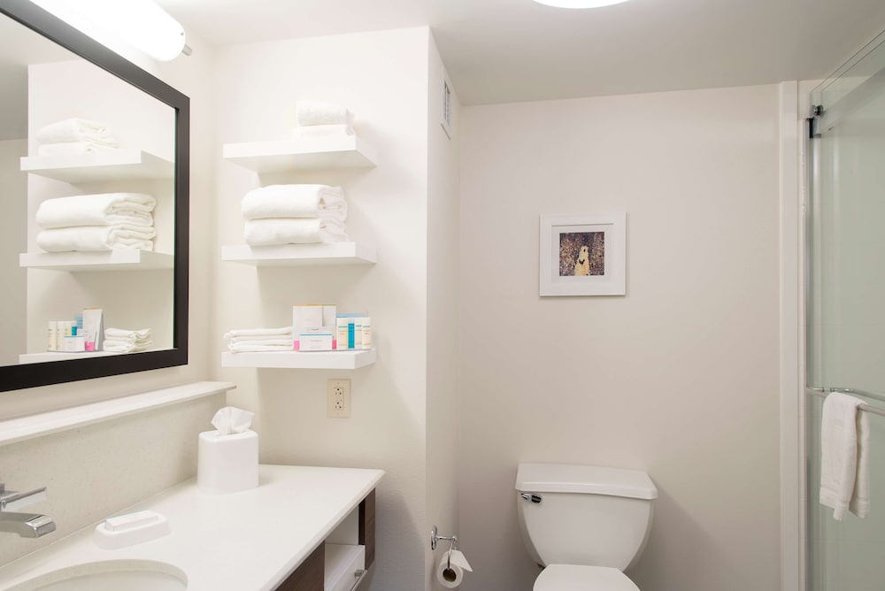 Hampton Inn Columbus Taylorsville Edinburgh - photo 23