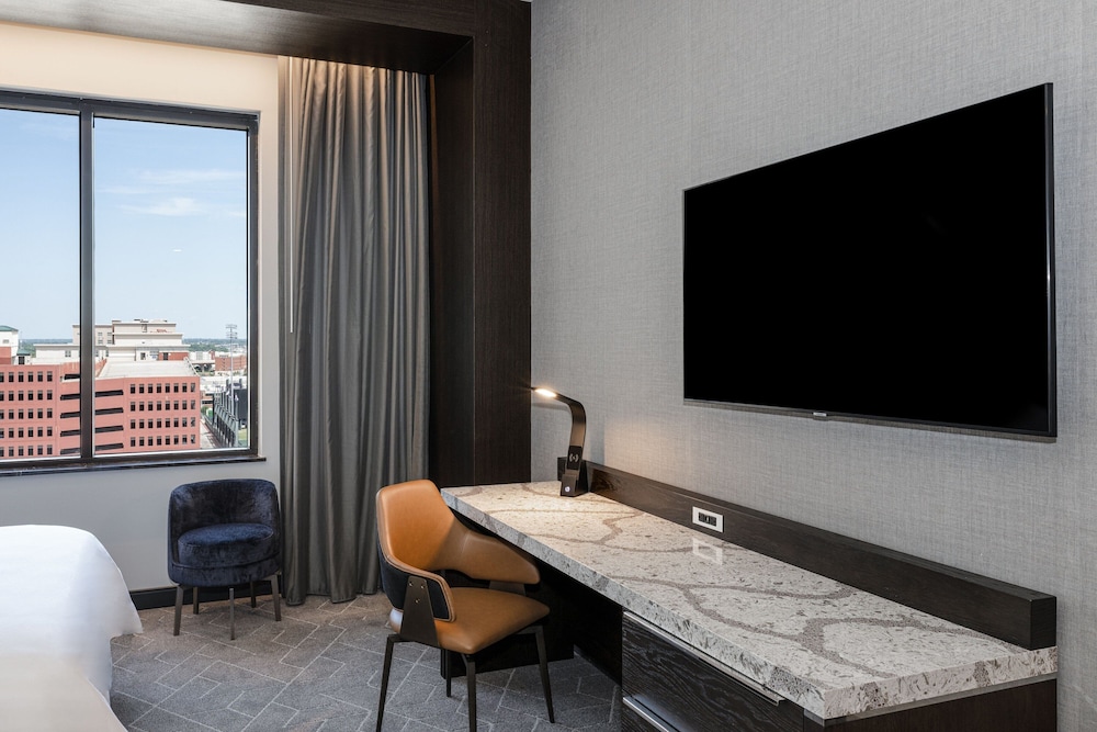 Renaissance Oklahoma City Downtown Bricktown Hotel - photo 8