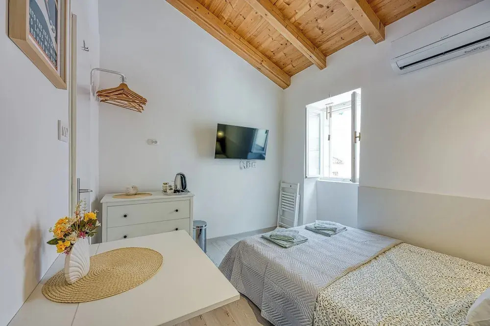 Lasta 25 Losinj Town Twin Room in Mali Losinj, Croatia
