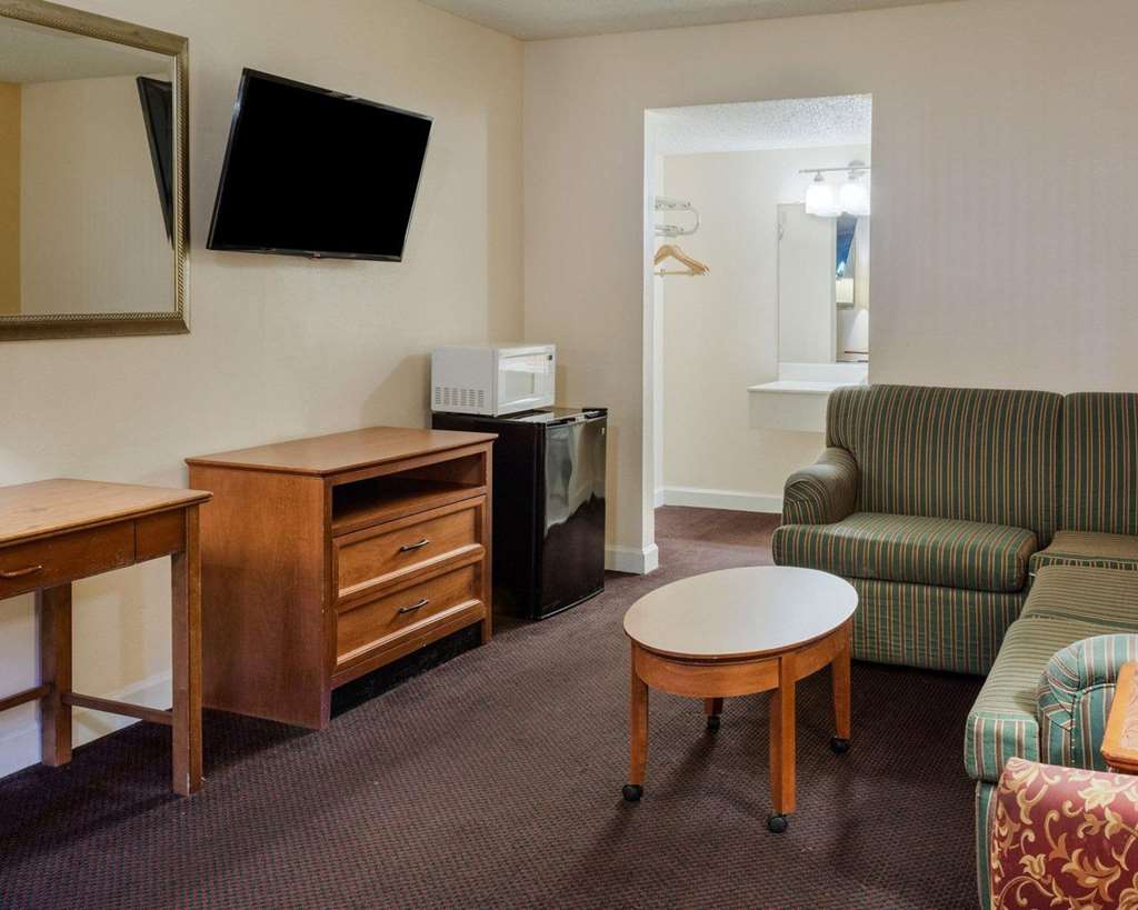 Rodeway Inn Colonial Heights I 95 - photo 22