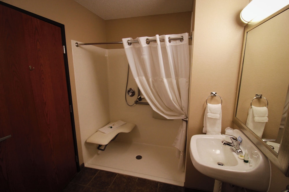 Canby Inn And Suites - photo 21