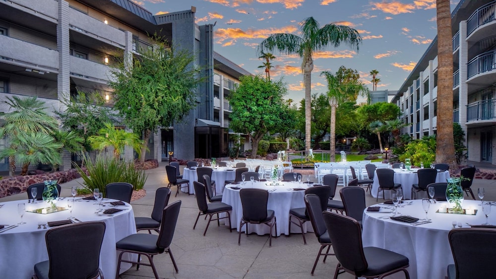 Holiday Inn & Suites Phoenix Airport North by IHG - photo 38