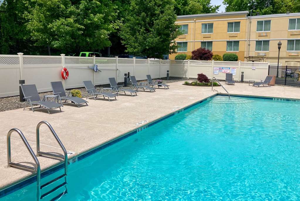 La Quinta Inn & Suites by Wyndham Danbury - photo 15