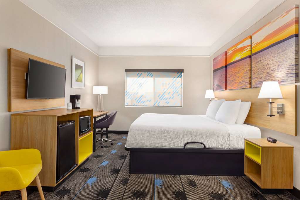 Days Inn by Wyndham Kansas City International Airport - photo 14