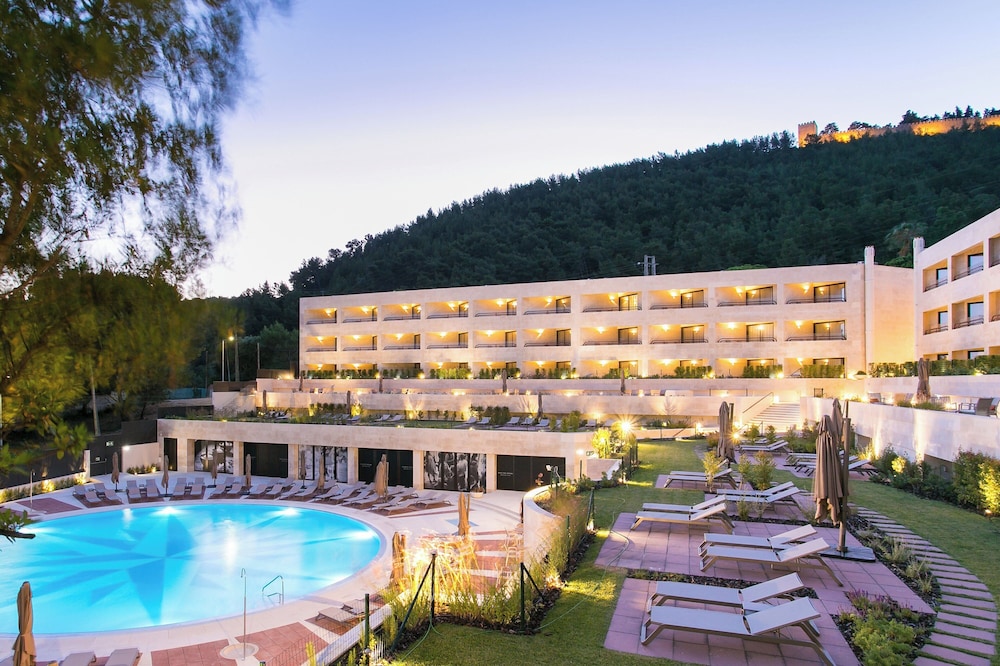 Four Points by Sheraton Sesimbra — 4-Star Luxury Hotel in Sesimbra, Portugal