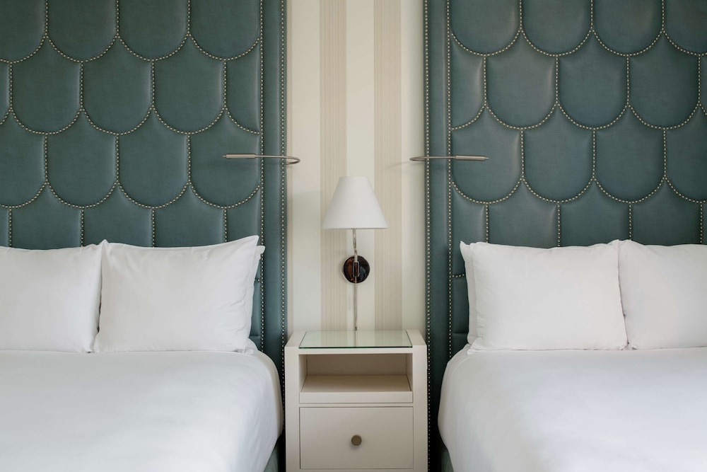 The Beverly Hilton - photo 16