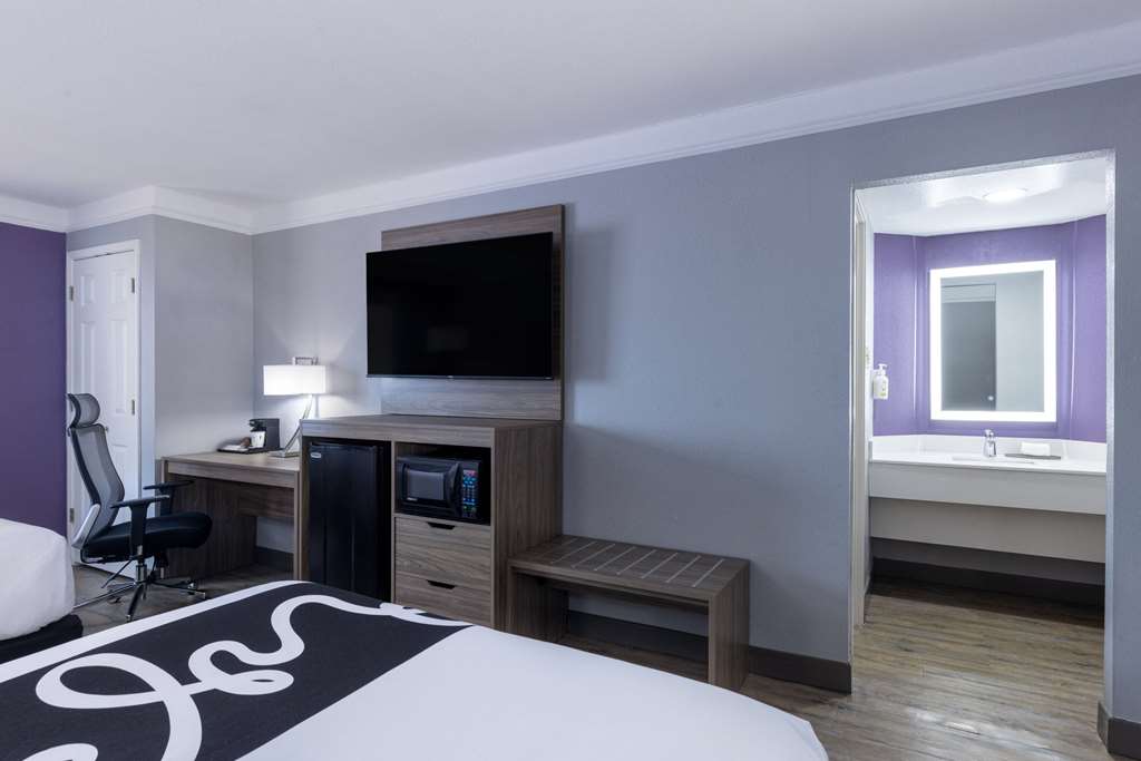 La Quinta Inn by Wyndham Kansas City Lenexa - photo 26