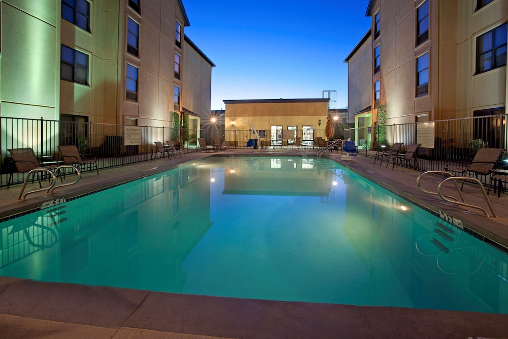 Hampton Inn & Suites El Paso Airport - photo 34