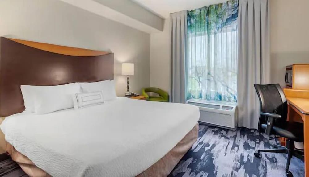 Fairfield Inn & Suites by Marriott Houston Conroe Woodlands - photo 12