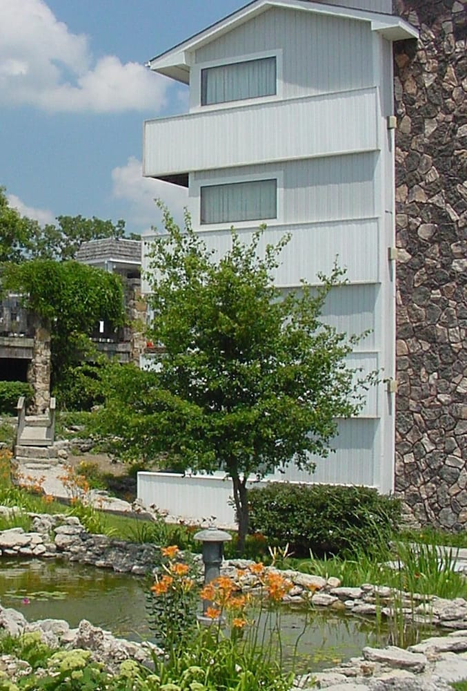 Quails Nest Inn and Suites - photo 39