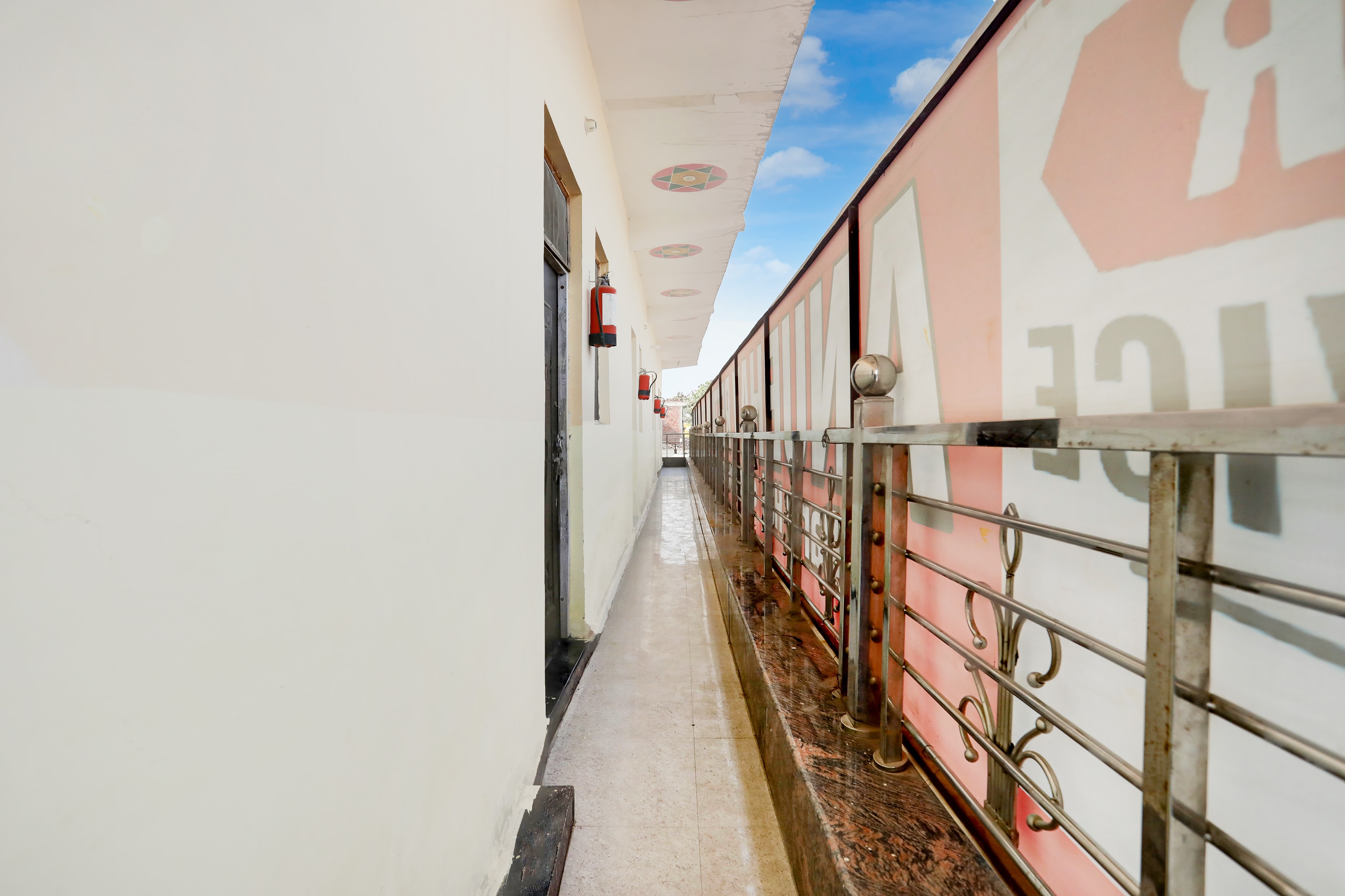 Hotel O Anubhavrooms — Etawah