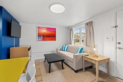 Cabana Beach #1 Condo Steps from the Beach — 4-Star Luxury Hotel in Myrtle Beach, United States