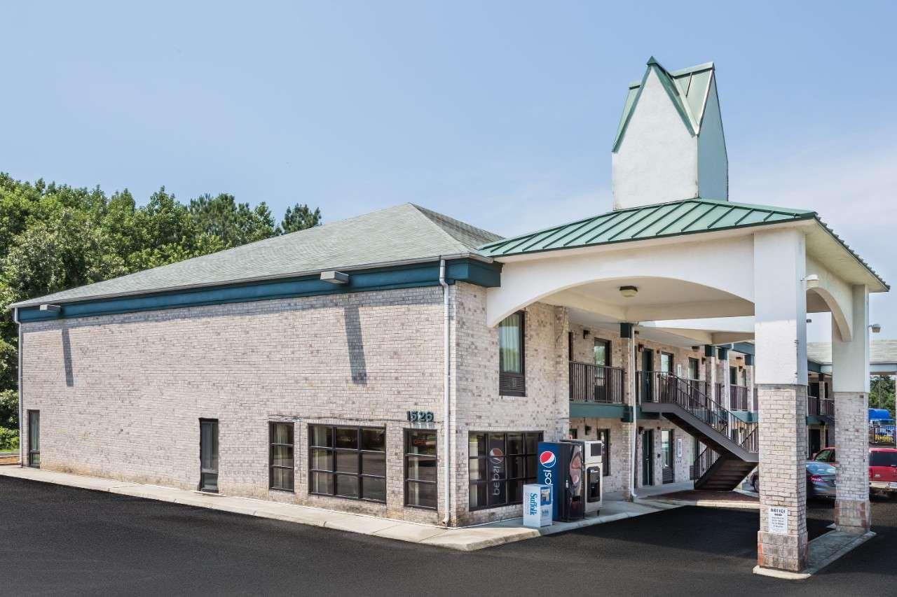 Brentwood Inn & Suites — hotel in Suffolk