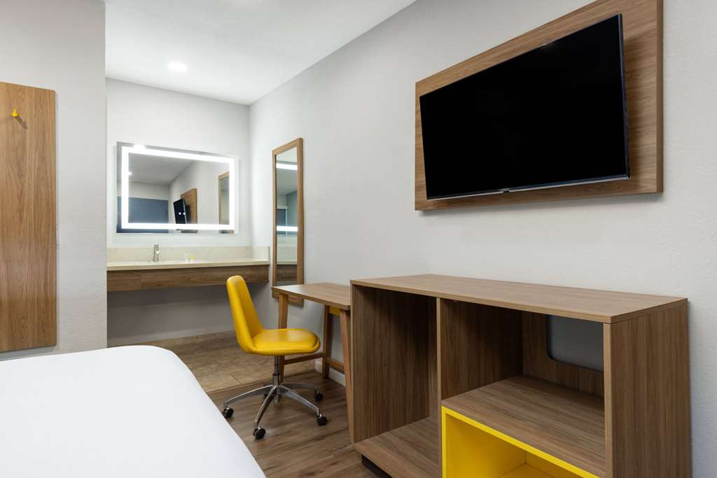 Days Inn by Wyndham Bakersfield - photo 20