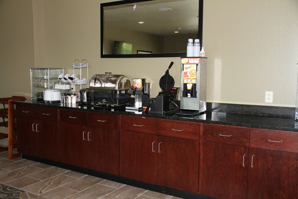 Cobblestone Hotel & Suites Devils Lake - photo 34