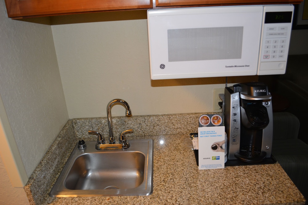 Holiday Inn Express & Suites Lancaster by IHG - photo 33