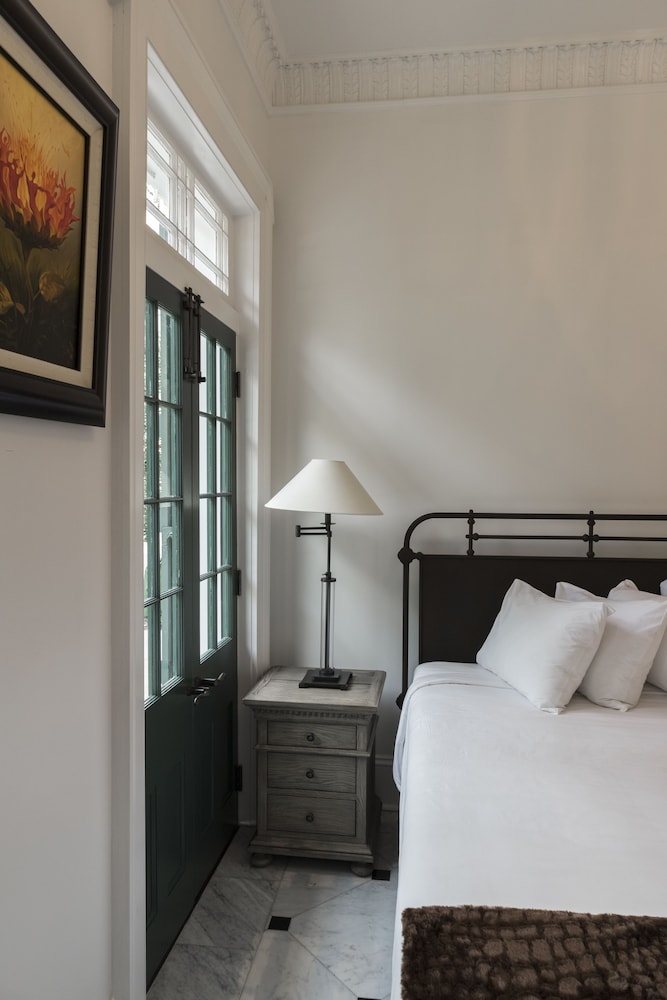 Royal Frenchmen Hotel and Bar - photo 16