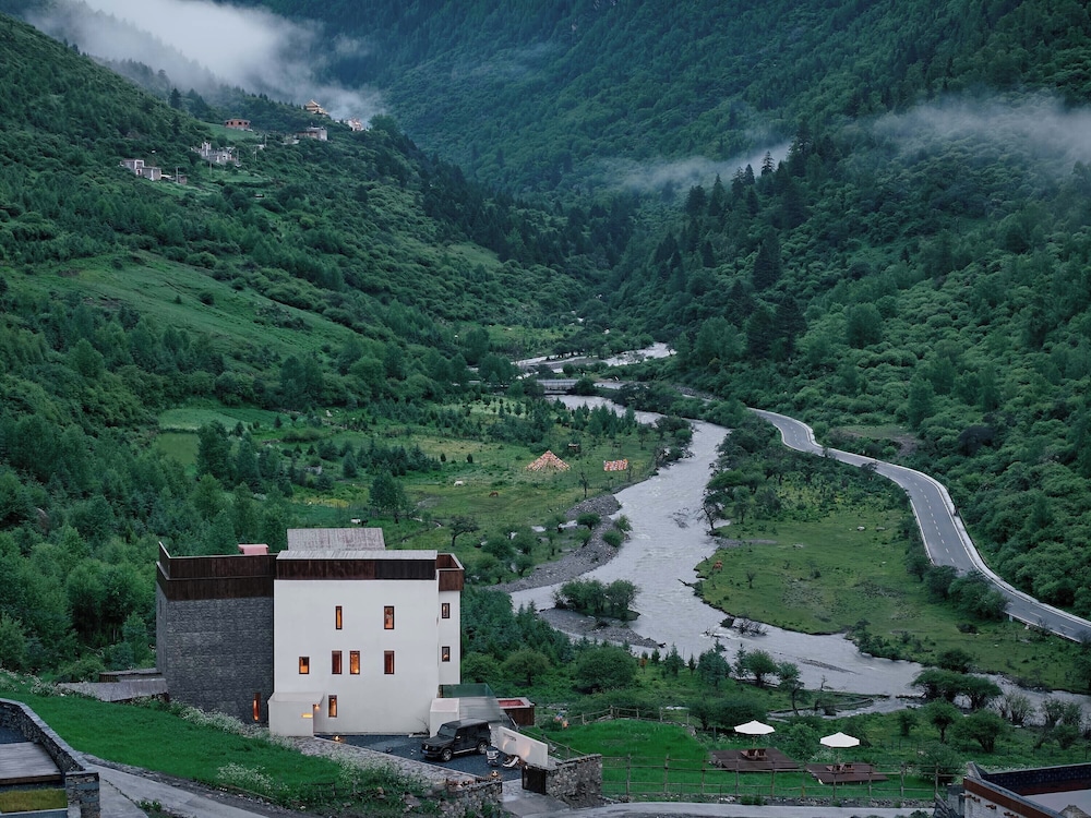 Dainn Mt Siguniang — hotel in Aba