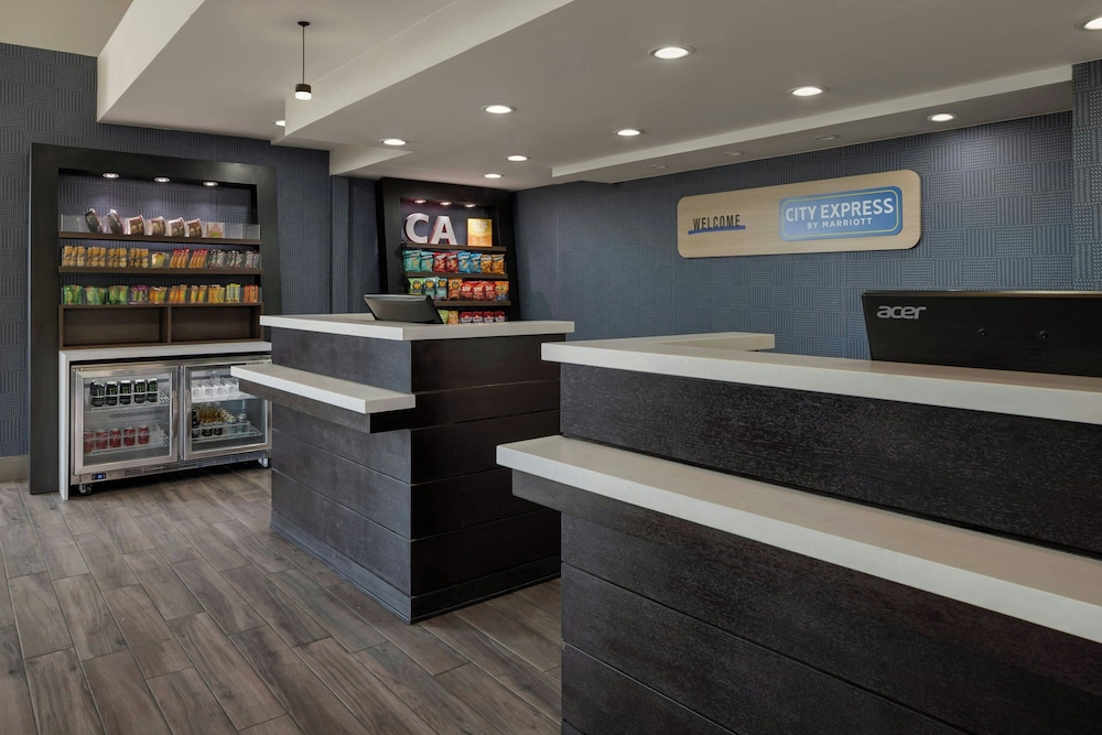 Santa Ana Orange County Airport - photo 28