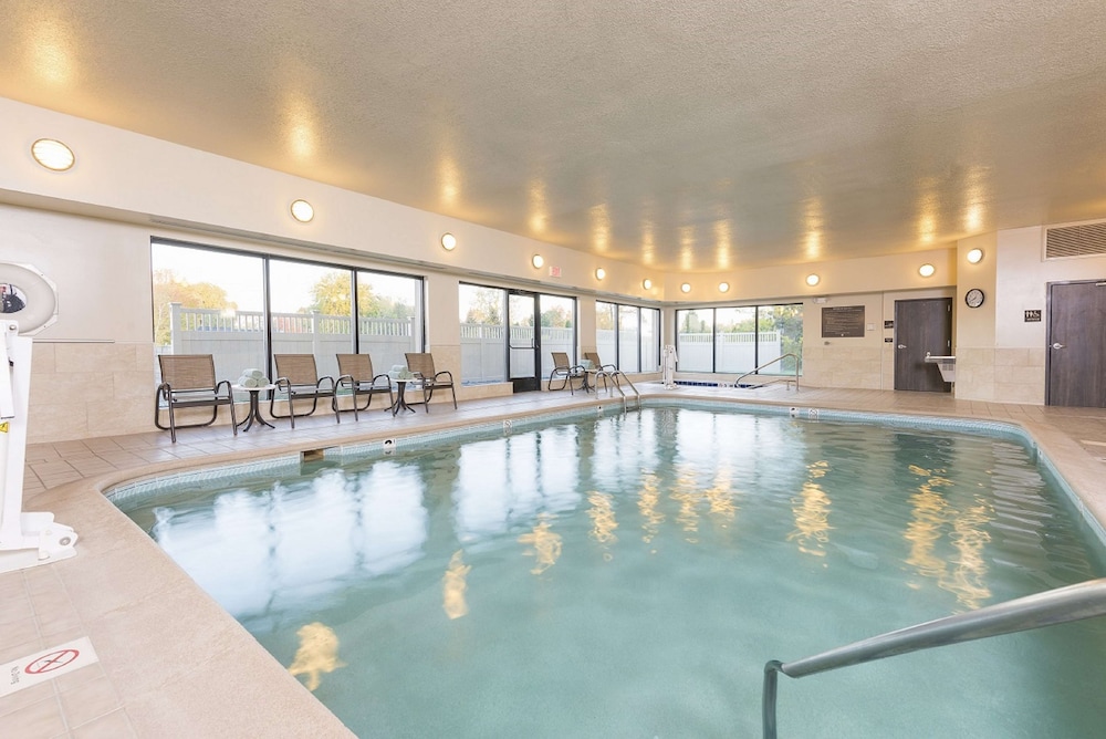 Hampton Inn Mt. Pleasant - photo 19
