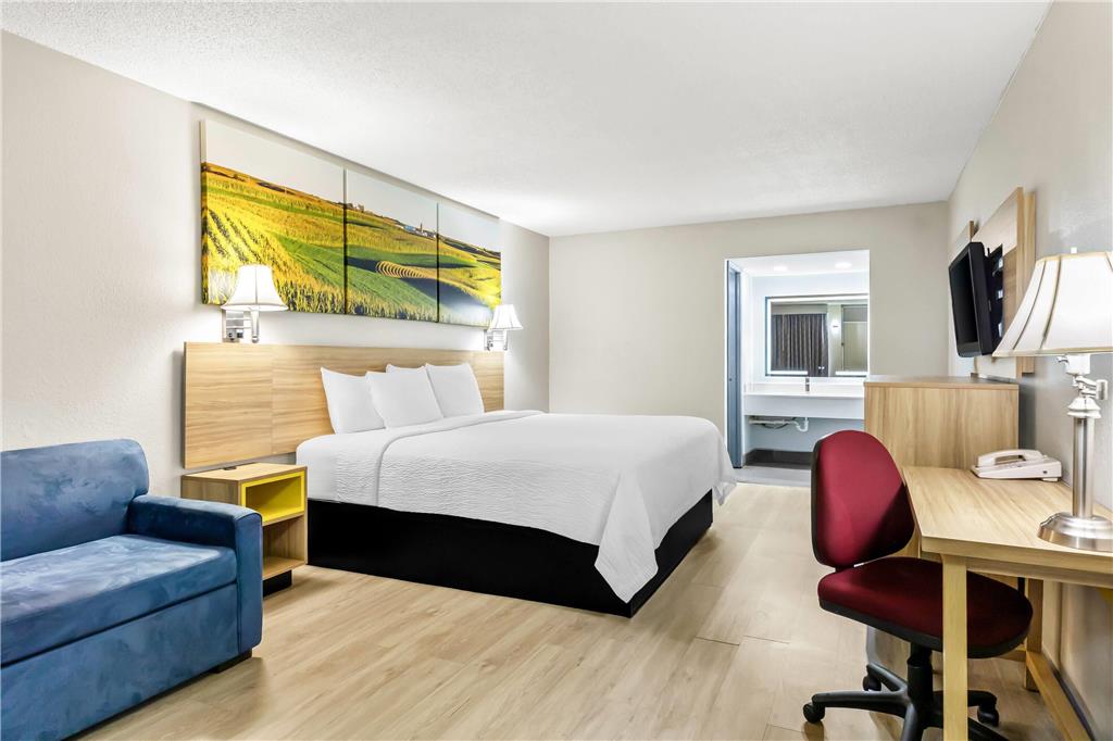 Days Inn by Wyndham Salina South - photo 32