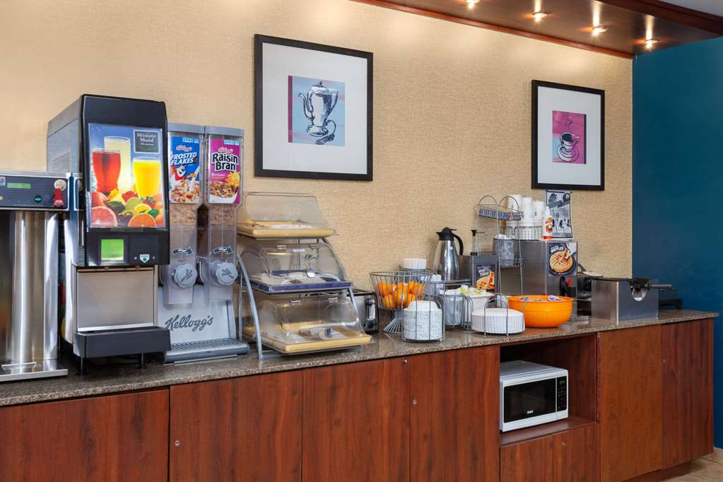 Days Inn by Wyndham Rockford I 90 Casino District - photo 9