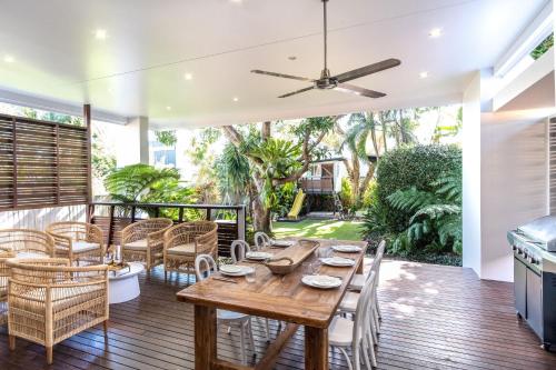 Nothling Street Beach House — 4-Star Luxury Hotel in Caloundra, Australia