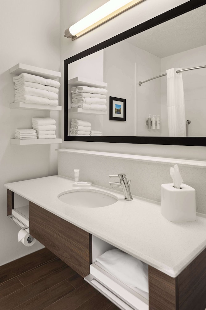 Hampton Inn Minneapolis NW Maple Grove - photo 15