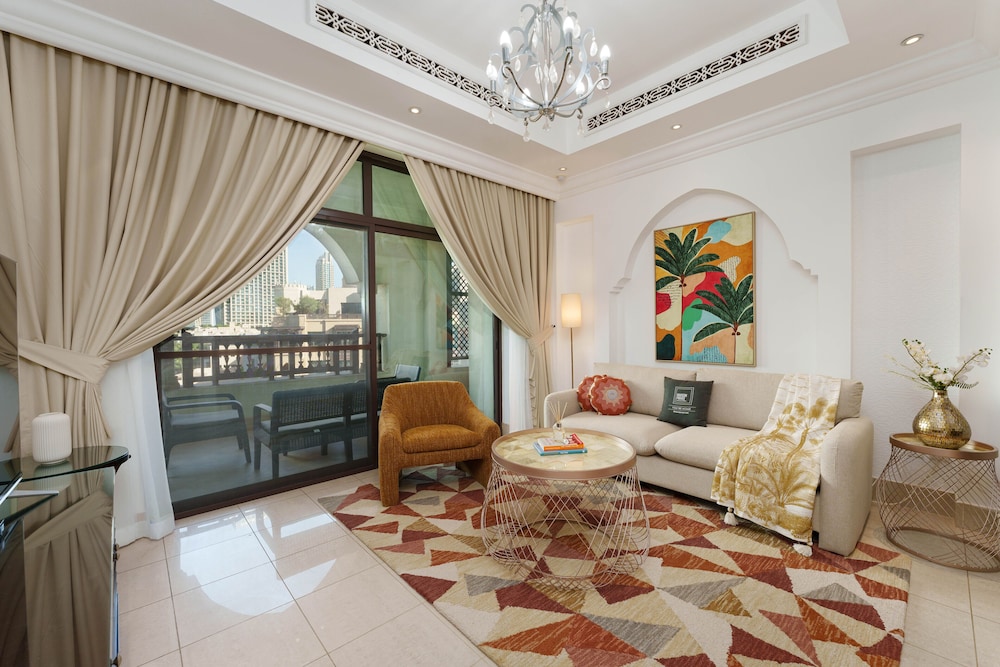Maison Privee Tasteful Apt cls to Burj Khalifa & Dubai Mall — 5-Star Luxury Hotel in Dubai, United Arab Emirates