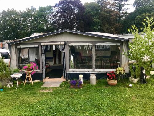 Komfort Caravan Mit Vorzelt — Loitz