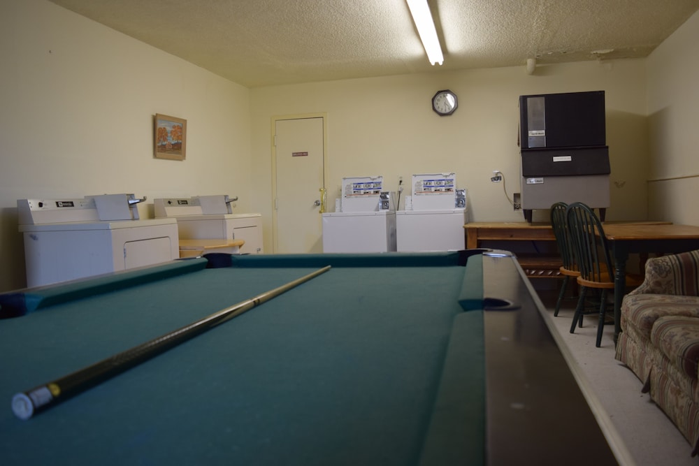Travelers Inn & Suites - photo 30