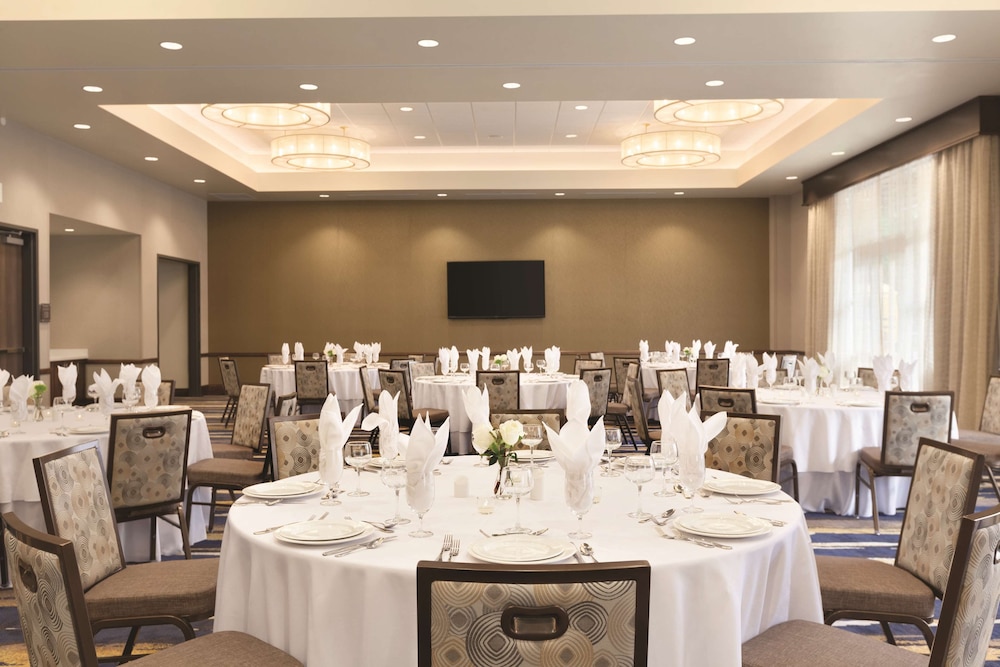 Embassy Suites Portland Hillsboro Oregon - photo 45