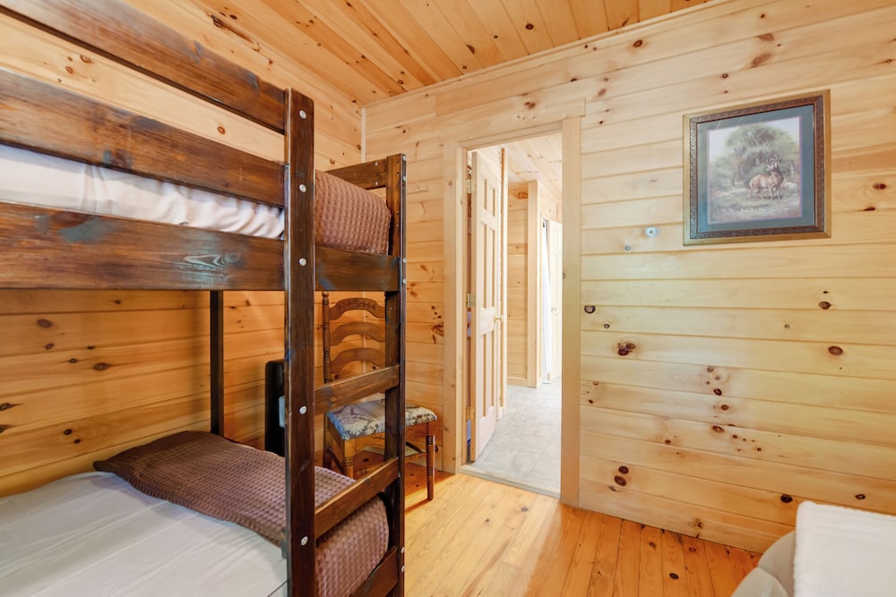 Bryson City Cabin in Smoky Mtn W resort Amenities - photo 19