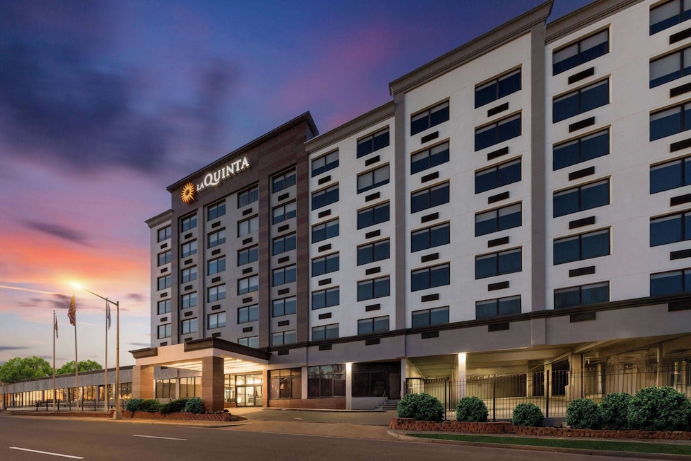 La Quinta Inn & Suites Washington DC Capital NoMA - photo 42